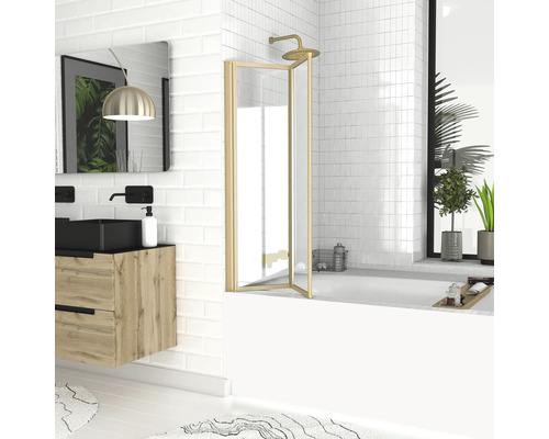 Koupelna s vanou, sprchovou zástěnou, umyvadlem a zrcadlem