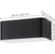 Obrázek černého nástěnného svítidla o rozměrech 20 x 9 x 8 centimetrů.