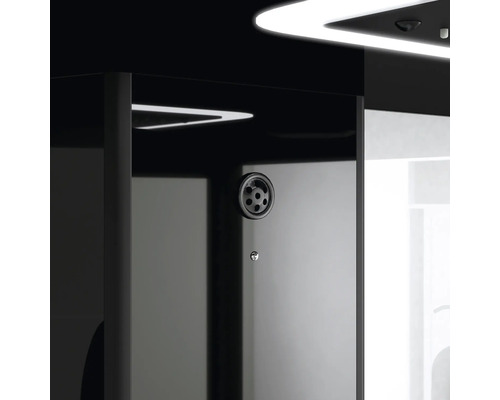 Detailní záběr koupelnové skříňky s odtokovou zátkou