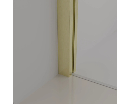 Detailní pohled na zlatý rám dveří