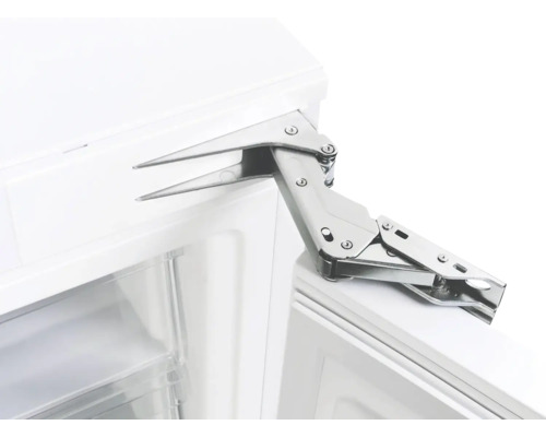 Nábytkový pant na bílých dveřích