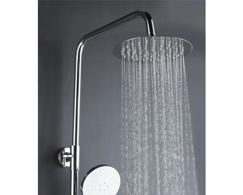 Sprchový systém s hlavovou a ruční sprchou v provozu