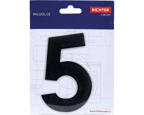 Číslo domu pět z plastu