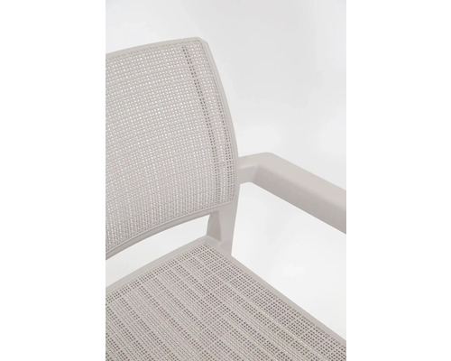 Detail zahradní židle s područkou a pleteným sedákem