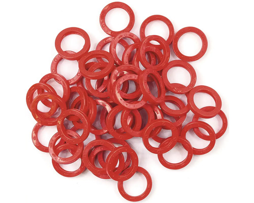Mnoho červených plastových kroužků