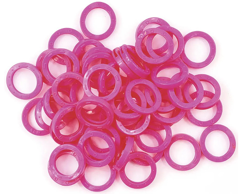 Několik plastových těsnicích kroužků