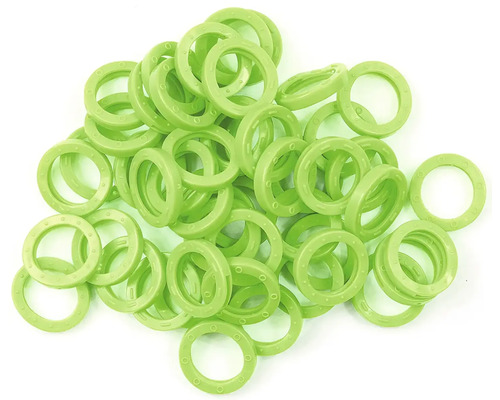 Sada zelených plastových kroužků