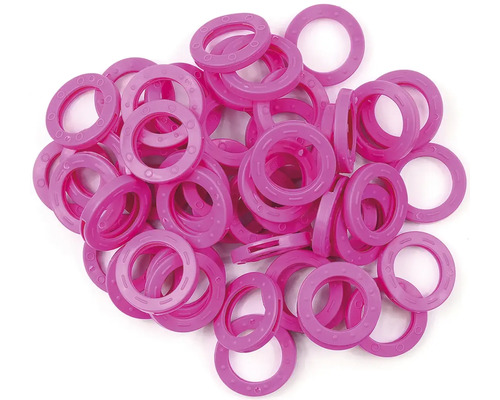 Detail plastových kroužků na závěsy