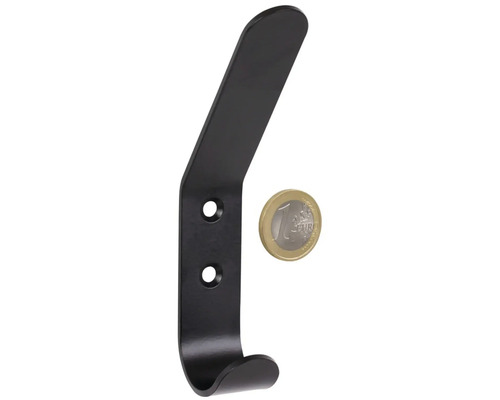 Černý kovový věšák na šaty s euromincí pro srovnání velikosti