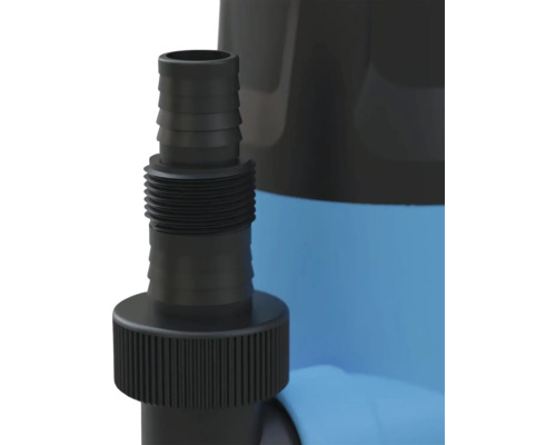 Detailní pohled na černou přípojku čerpadla se závitem