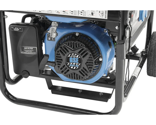 Detailní pohled na generátor s vzduchovým filtrem a logem Guede