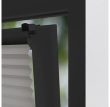 Detailní pohled na skládanou žaluzii na okně