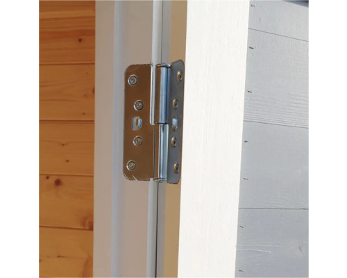 Detail kovového závěsu dveří na dřevěných dveřích