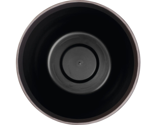 Vnitřní pohled na plastový květináč