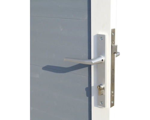 Kování dveří s klikou na dřevěných dveřích