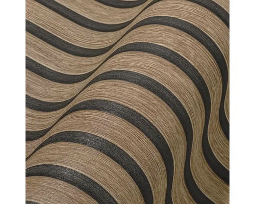 Tapeta s vlnitým pruhovaným vzorem s vzhledem dřeva
