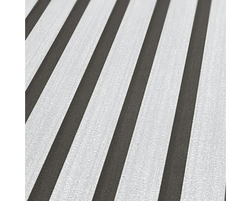 Tapeta s proužkovaným vzorem