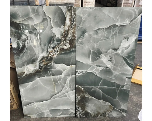 Dvě dlaždice s mramorovým vzhledem