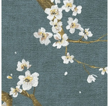 Tapeta s květinovým vzorem a větvemi