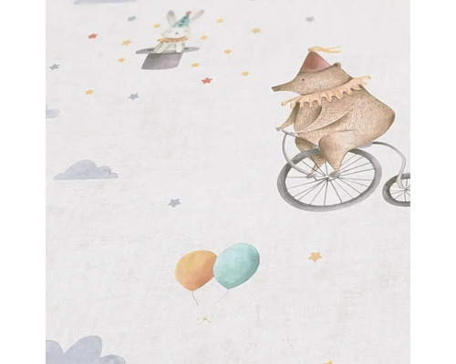 Dekorativní tapeta do dětského pokoje s cirkusovým motivem, včetně medvěda na kole, králíka a balónků.