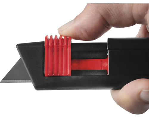 Použití jednoručního kobercového nože