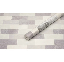 Role vinylové tapety na dlaždicovém povrchu