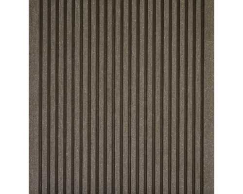 Terasa prkno z rýhovaného materiálu