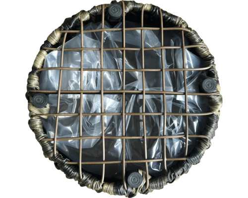 Kulatý osazovací koš s drátěným pletivem a fólií na rostliny