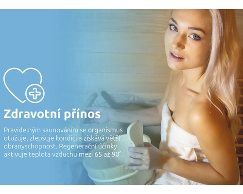 Žena v sauně s dřevěným vědrem a naběračkou, text o zdravotních výhodách