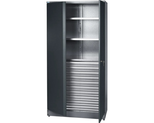 Otevřená skříň s křídlovými dveřmi, policemi a roletou