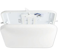 Bílé LED svítidlo do vlhkých prostor v otevřené poloze.