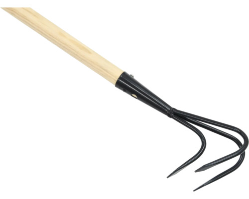 Zahradní kultivátor s dřevěnou rukojetí