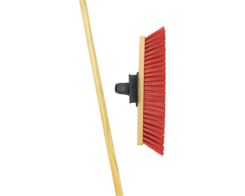 Koště s dřevěnou tyčí a plastovými štětinami