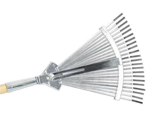 Kovové hrábě s dřevěnou násadou na zahradu