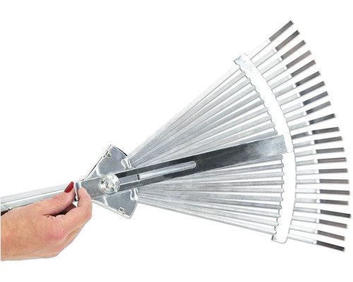 Ruka ovládá nastavitelné kovové hrábě na listí.