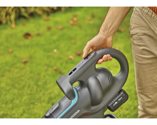 Akumulátorový foukač listí v akci