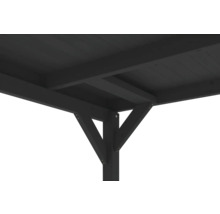 Detailní pohled na dřevěný altán s nosnými trámy