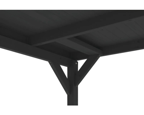 Detailní pohled na dřevěný altán s nosnými trámy