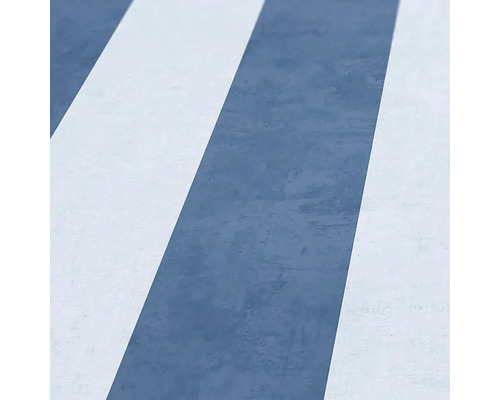 Detail tapety s proužkovaným vzorem