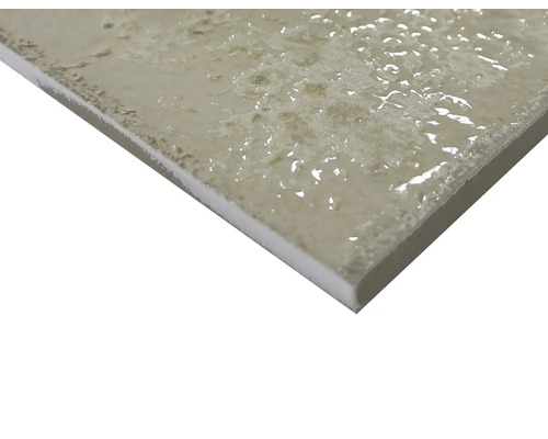 Keramická dlaždice se strukturovaným povrchem