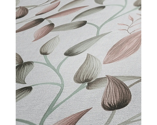 Detail strukturované tapety s listovým vzorem