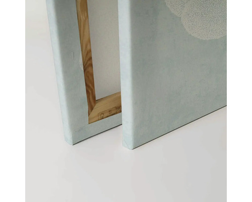 Detailní pohled na plátno s dřevěným rámem