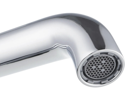 Detailní pohled na výtok vodovodní baterie