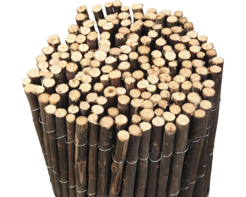 Neprůhledný prvek z lískového dřeva