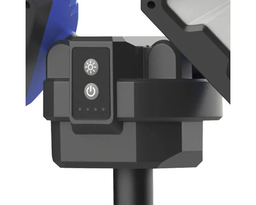 Detail ovládacích prvků solární lampy s vypínačem a nastavením jasu.