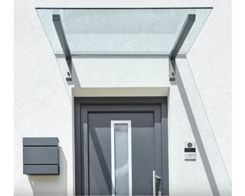 Vchodové dveře se skleněným baldachýnem a poštovní schránkou