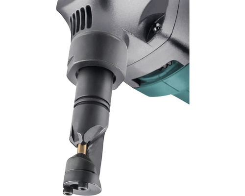 Detailní pohled na prostřihovač plechu pro obrábění kovů.