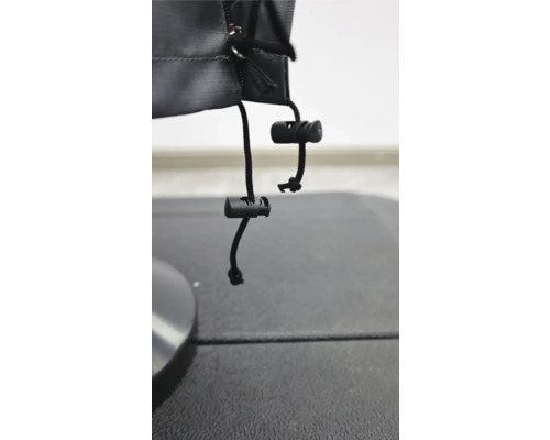 Detailní záběr stahovací šňůry se zarážkou