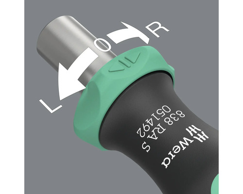 Detailní záběr přepínatelného ráčnového šroubováku Wera s pokyny pro směr otáčení a aretaci