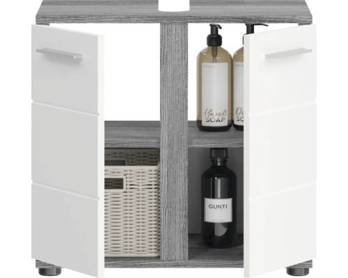 Koupelnová skříňka s otevřenými dvířky, policemi a úložnými koši